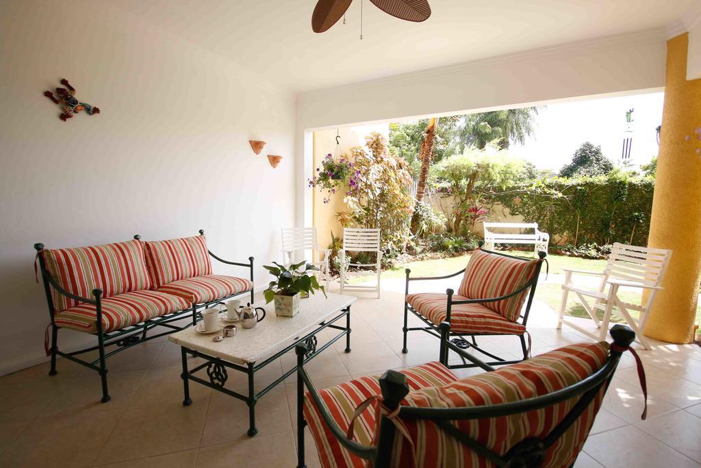 Cattleya Luxury Suites Kingston Habitación foto