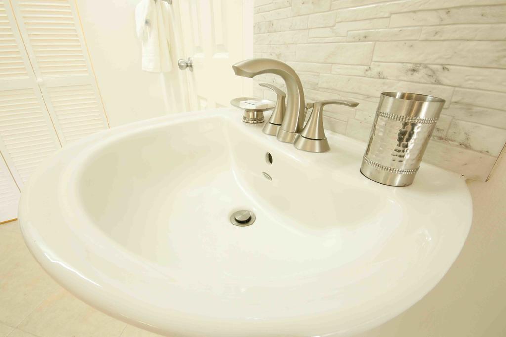 Cattleya Luxury Suites Kingston Habitación foto