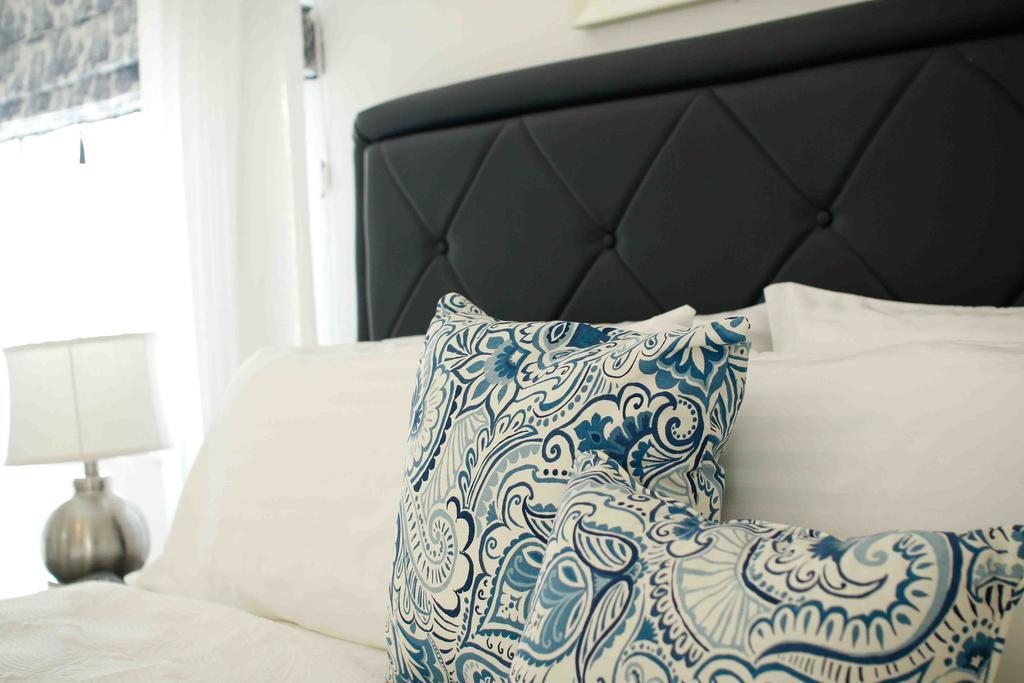Cattleya Luxury Suites Kingston Habitación foto