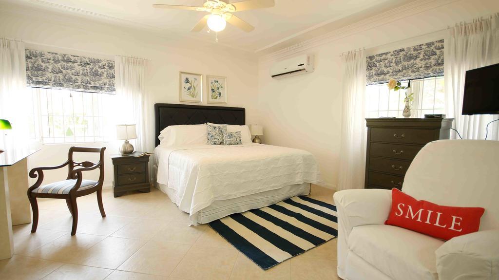Cattleya Luxury Suites Kingston Habitación foto